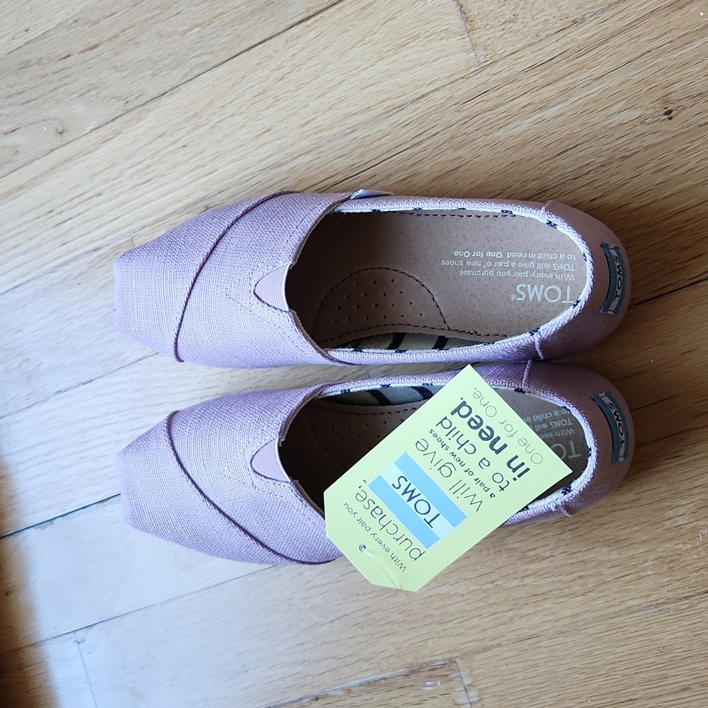 NWT Women's Toms Alpargatas